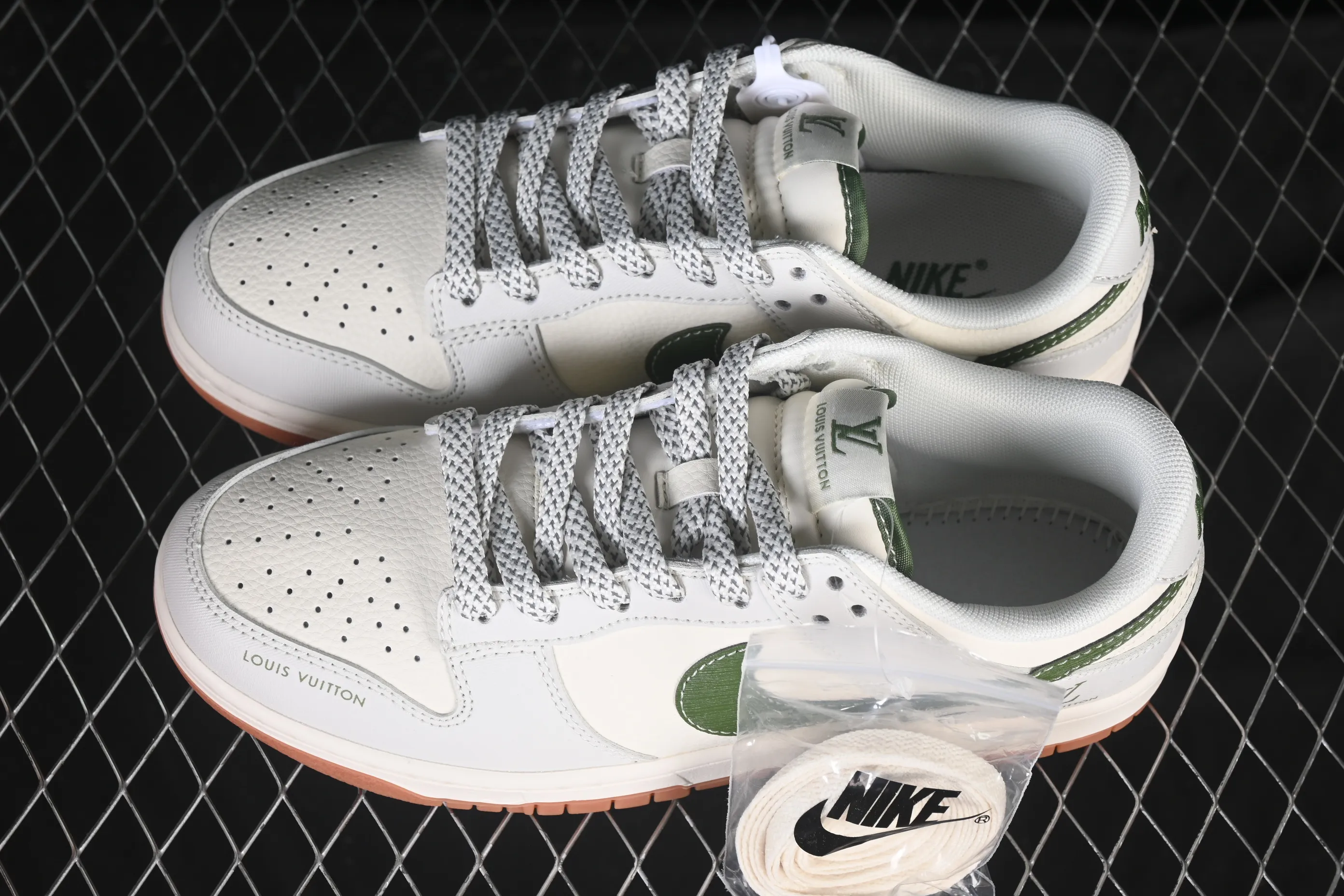 All categories Nk SB Dunk Series Nk SB Dunk Low High-end customized low-top sneakers Nike SB Dunk Low LV co-branded Matcha green rubber Anniversary high-end customized low-top casual sneakers JP1628-032